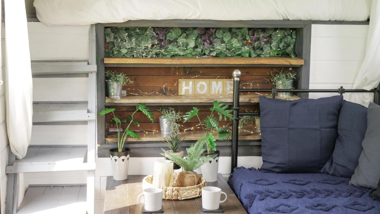 Quirky Vintage Horsebox Conversion With Stunning Views Of Ardingly Reservoir Balcombe Luaran gambar